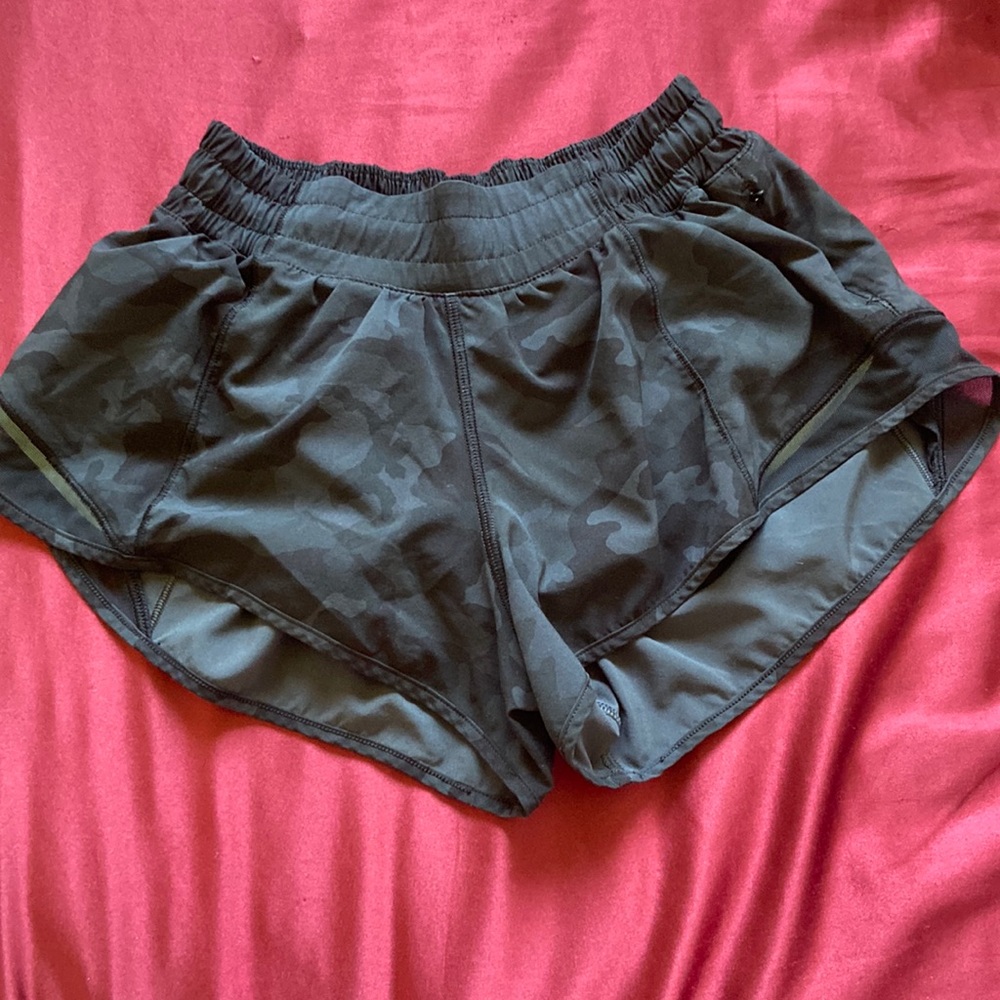 Lululemon Camo Hotty Hot 2.5’ inseam